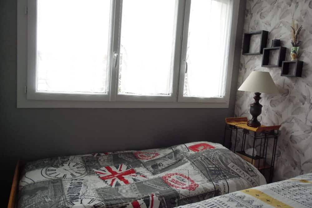 Entire apartment, Appartement Rénové et Équipé Avec Place de Parking Centre Commercial à Coté in Cholet, Cholet region