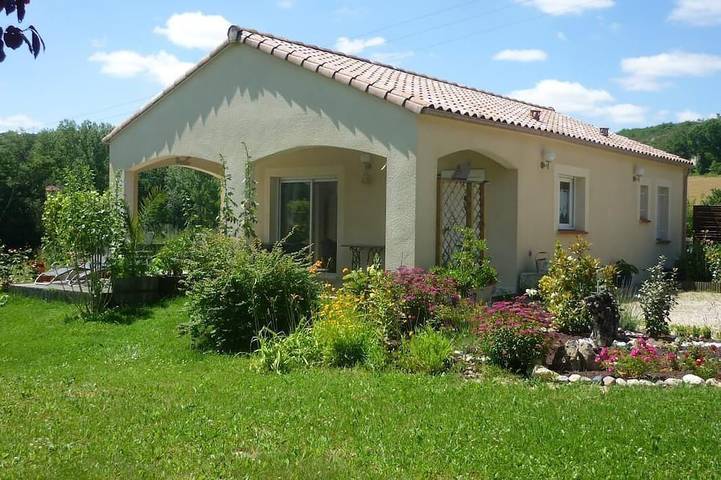 Location de vacances pour 2 personnes, avec jardin à Flaugnac