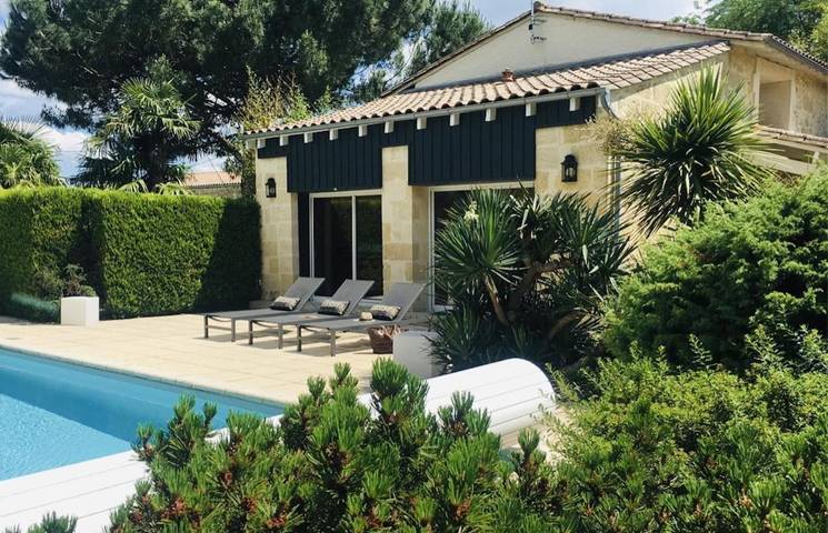 Location de vacances pour 6 personnes, avec Jacuzzi et Terrasse ainsi que Jardin et Piscine à Cubnezais