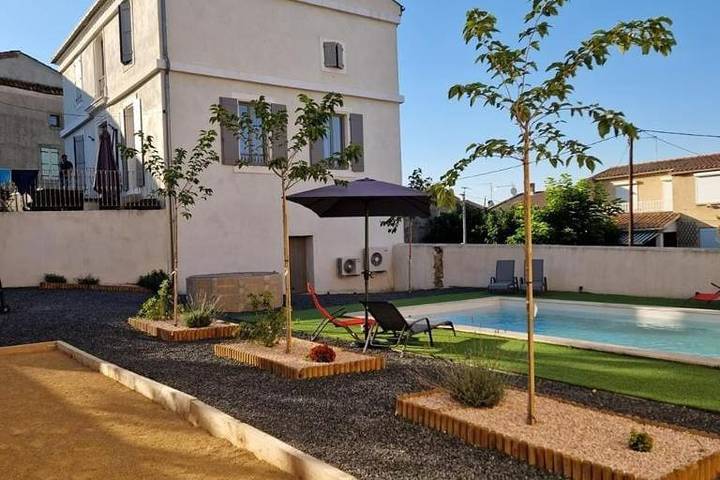 Location de vacances pour 11 personnes, avec piscine et jardin à Quarante