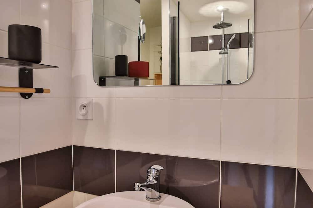 Chalet-Caraibes-Confortable-Baño para personas con movilidad reducida-Sin ven... in Clermont-Créans, Sarthe