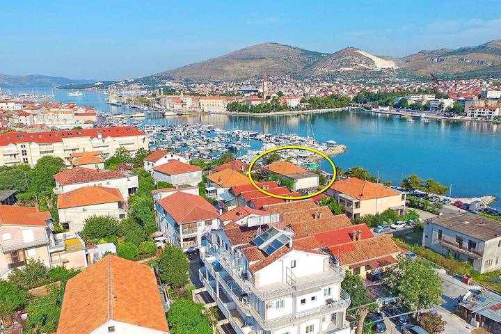 Studio für 2 Personen, mit Terrasse in Trogir