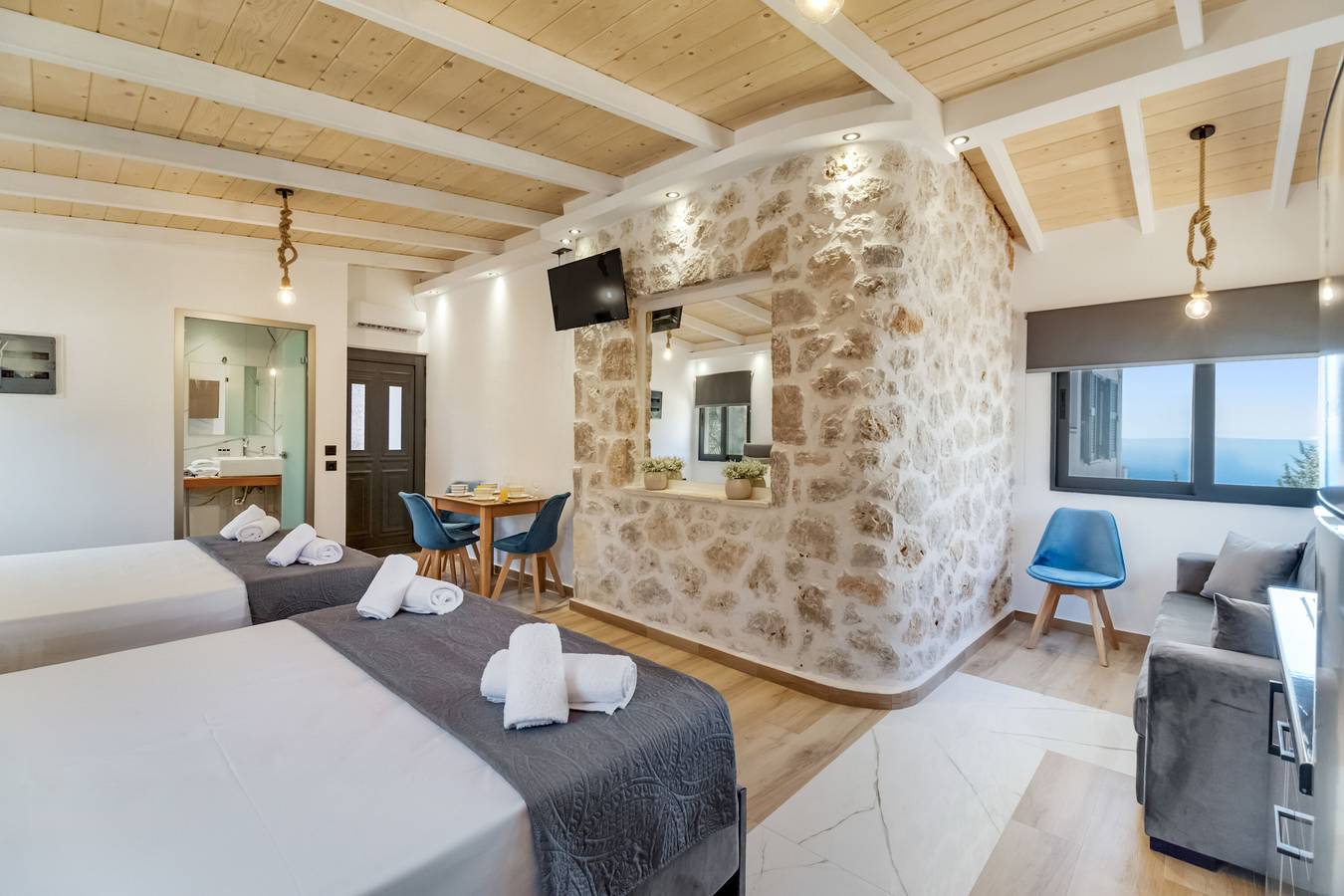 Entire studio, Studio Apartment '3' with Sea View, Wi-Fi and Air Conditioning in Greece