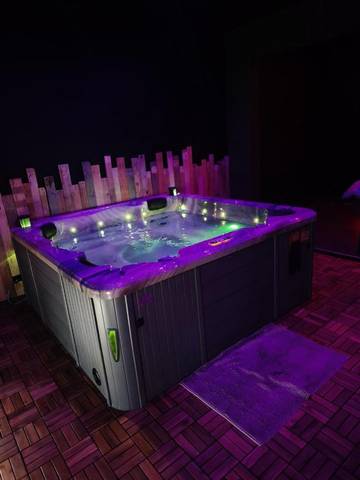 Hôtel pour 2 personnes, avec jacuzzi dans Montignies Sur Sambre