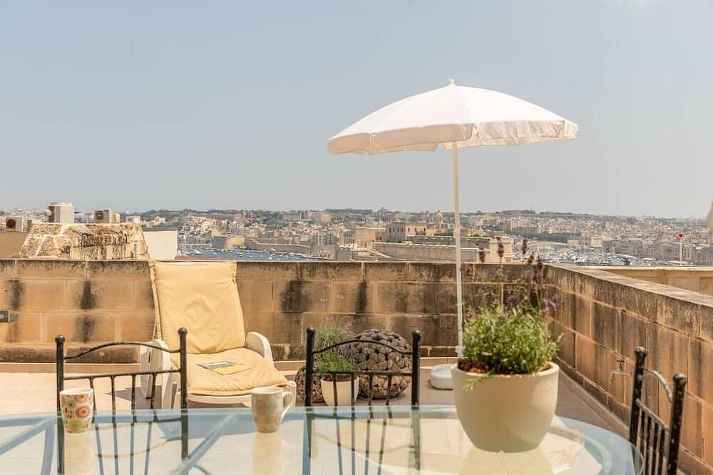 Apartment for 6 People in Valletta, Malta Island