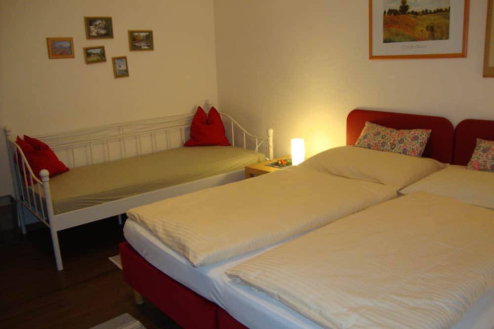 Ganze Wohnung, Ferienwohnung in Sonnenlage , Wellness u.Erlebnisbad nur  Fuß, Waldnähe, in Salzkammergut-Berge, Golling an der Salzach