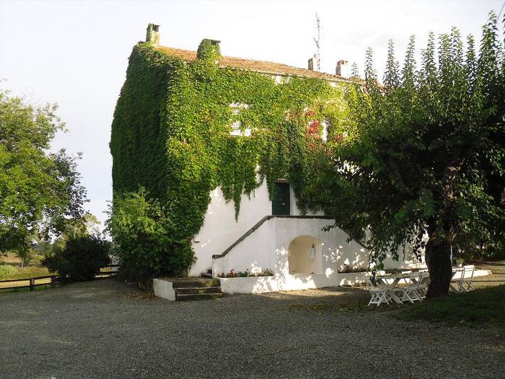 Gîte pour 8 personnes, avec terrasse ainsi que jardin et piscine à Aghione