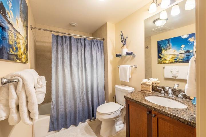 Vacation rental for 4 people, with terrace and hot tub as well as yard in Waikoloa