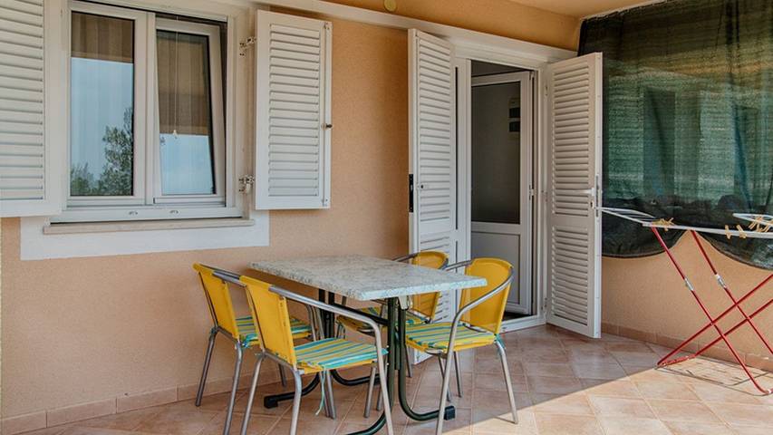 Holiday apartment for 4 people, with terrace on Hvar