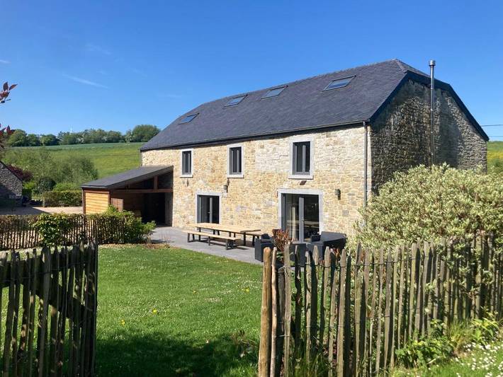 Location de vacances pour 12 personnes, avec jacuzzi ainsi que terrasse et jardin à Assesse