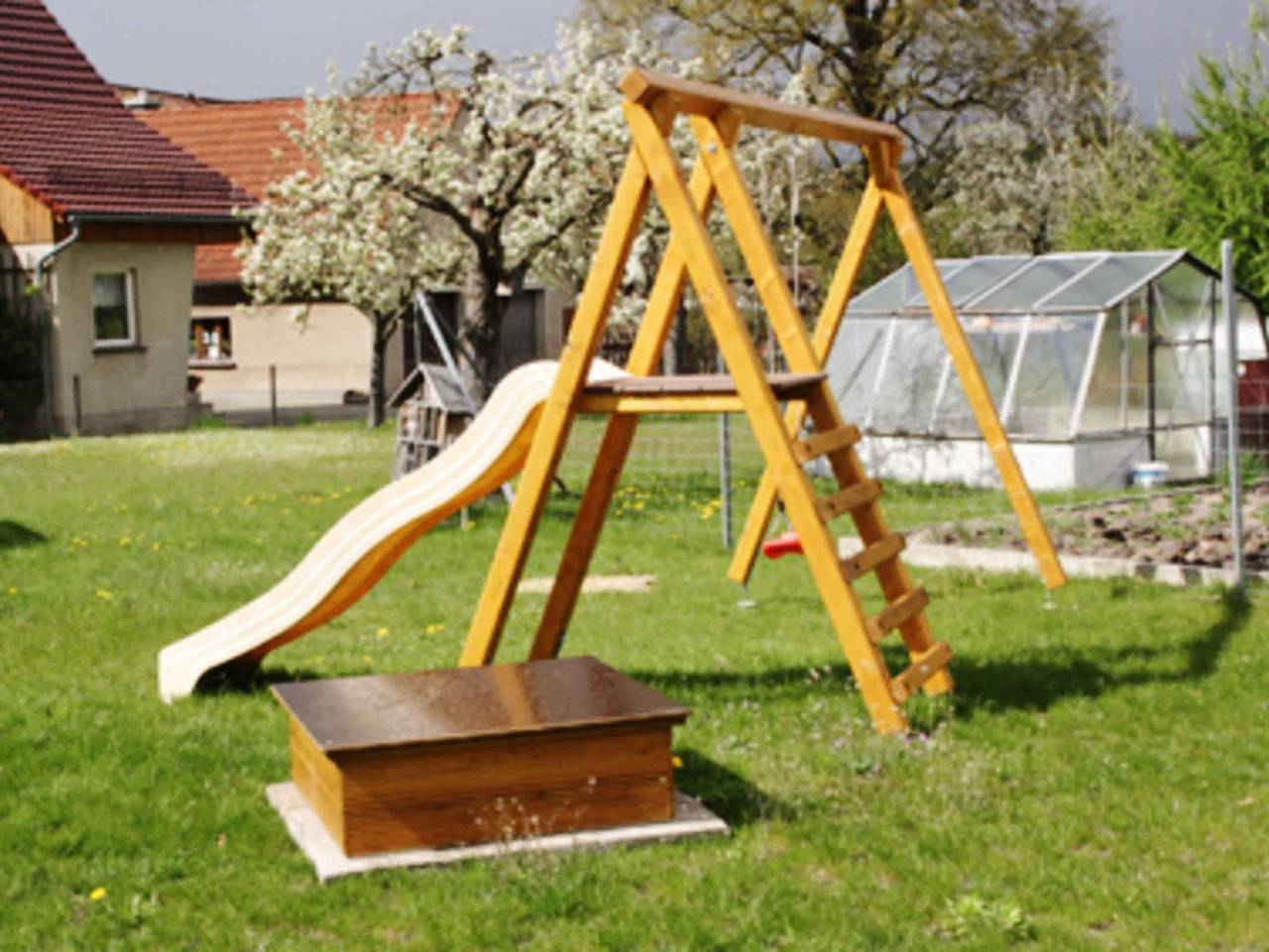 Ganze Ferienwohnung, Ferienhaus am Waldessaum - Ferienhaus in Bärwalder See, Boxberg (Oberlausitz)