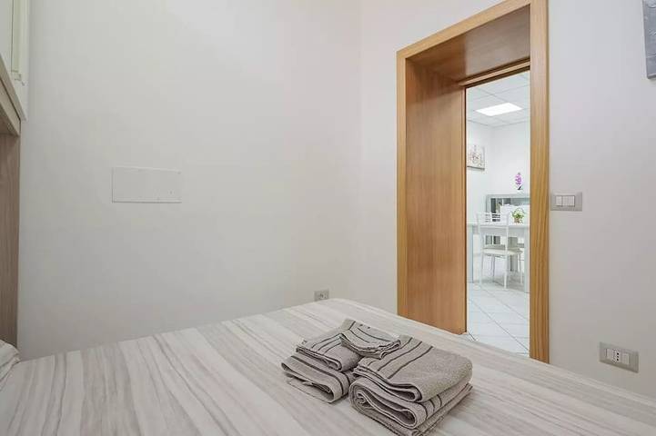 Appartement entier, Fabulous downtown apartment with kitchen, bedroom and bathroom in Terranoa/Olbia, Olbia