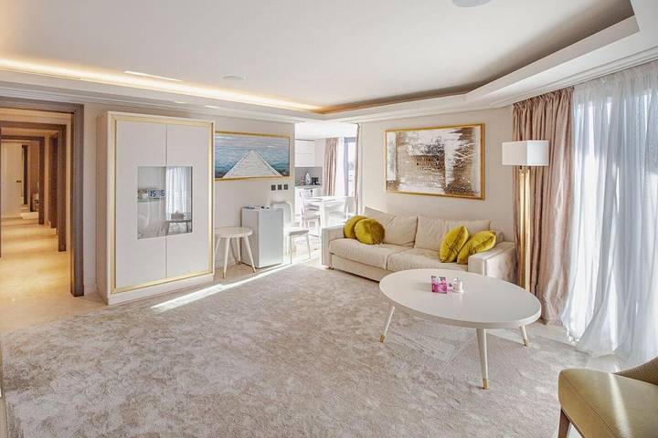 Appartement de vacances pour 6 personnes, avec piscine et vue ainsi que terrasse et sauna
