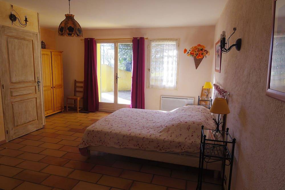 Haus auf 4 ha in Ruhe mit beheiztem Schwimmbad in Gargas in Gargas, Regionaler Naturpark Luberon