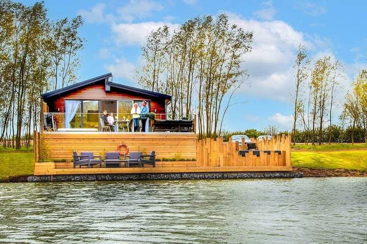 Chalet for 4 people, with hot tub in Yorkshire