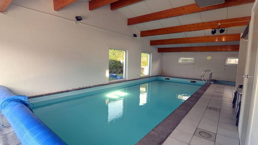 Maison de vacances pour 4 personnes, avec terrasse ainsi que jardin et piscine à Yvoir