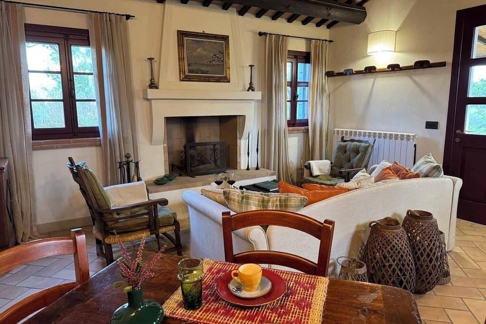 Casa Turchina, a renovated old fishing lodge surrounded by nature in Porto Viro, Rovigo Provinz