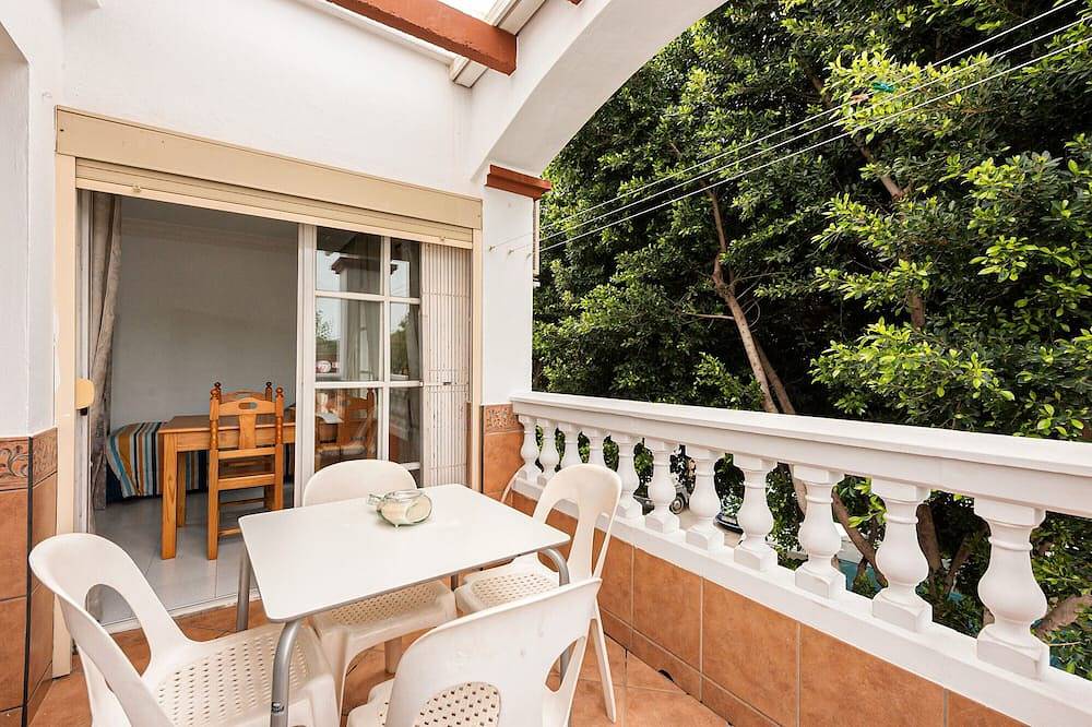 Apartamento entero, Apartamento 'Manoli' con vistas a la montaña, Wi-Fi y aire acondicionado in Campanillas, Málaga