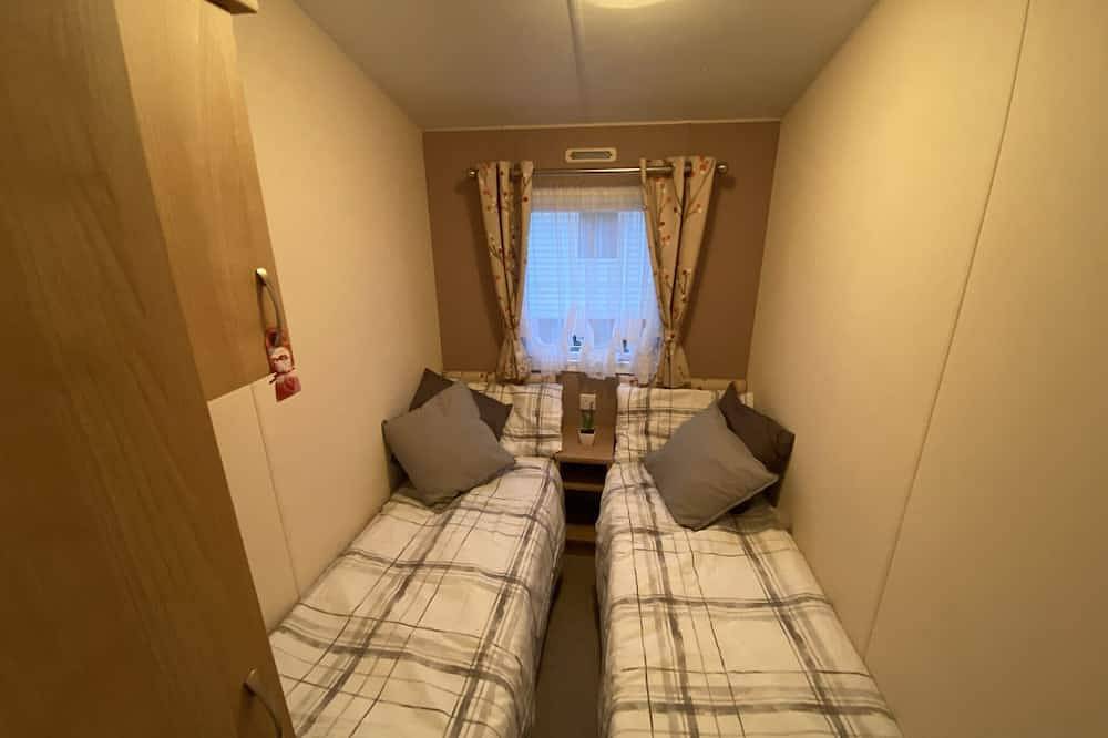 Family-friendly Caravans With On-site Pool and Entertainment in St Osyth, Essex