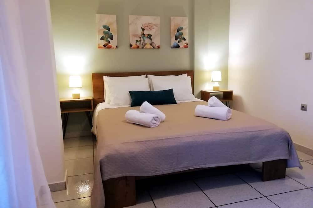 Entire apartment, Sea Rose Apartment - Less than 2 minutes away from All amenities in Kassiopi, Corfu