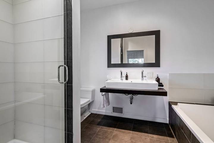 Vacation rental for 12 people, with yard and hot tub as well as terrace in Lake Cachuma