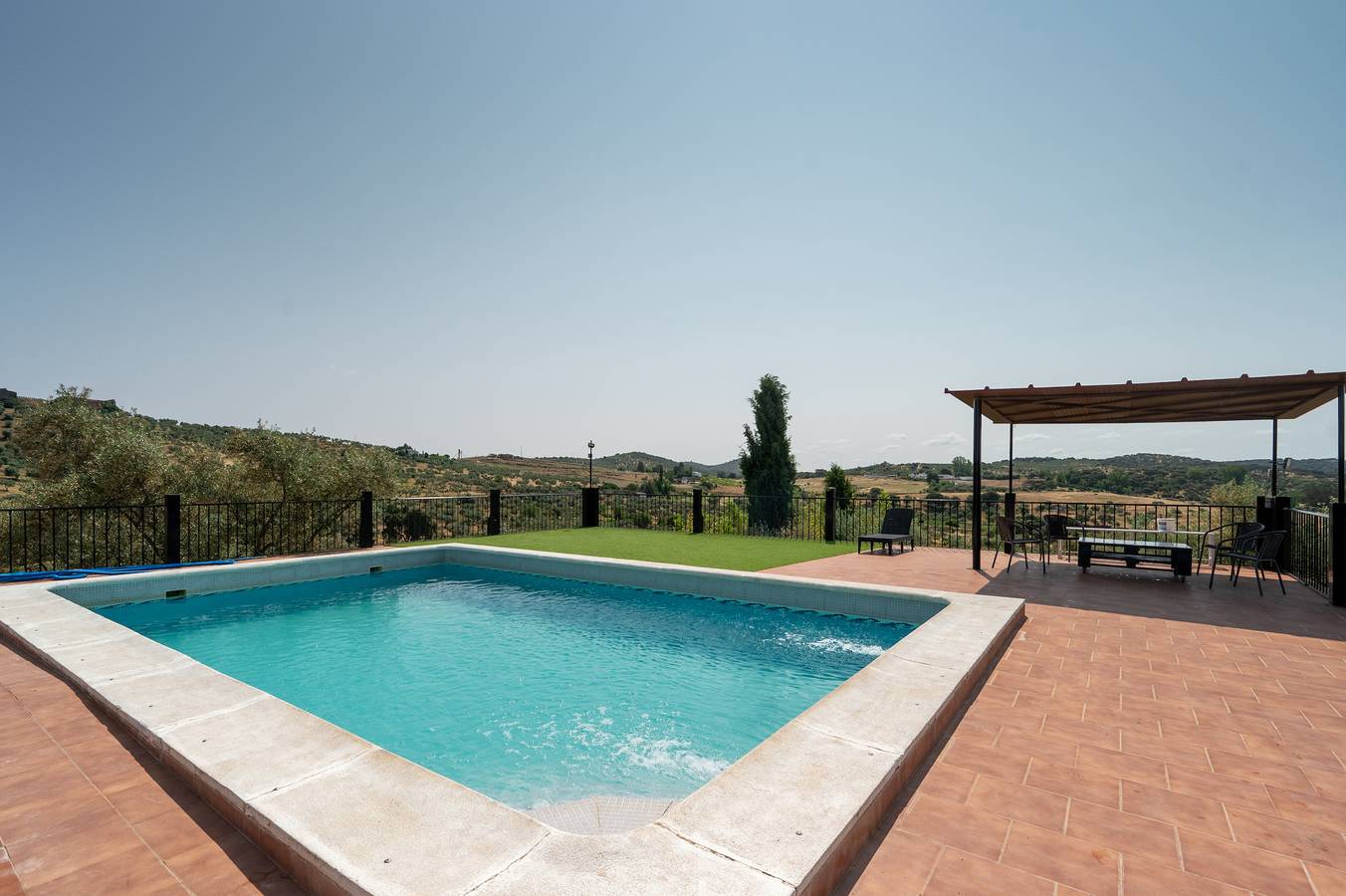 Ferienhaus 'Señora De Las Angustias 1' mit Bergblick, Gemeinschaftspool und Klimaanlage in Alanís, Sierra Morena