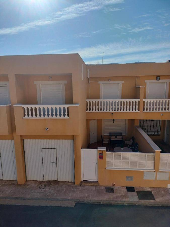 Apartamento para 8 personas, con balcón y vistas en Tabernas