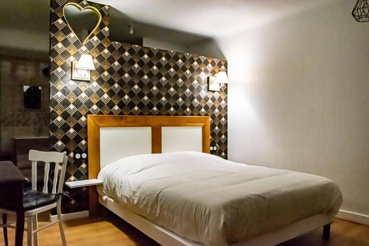 Chambre d’hôte pour 2 personnes, avec Jacuzzi et Terrasse ainsi que Jardin et Vue