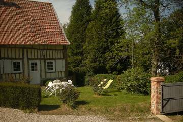Gîte pour 4 personnes, avec jardin à Gueures