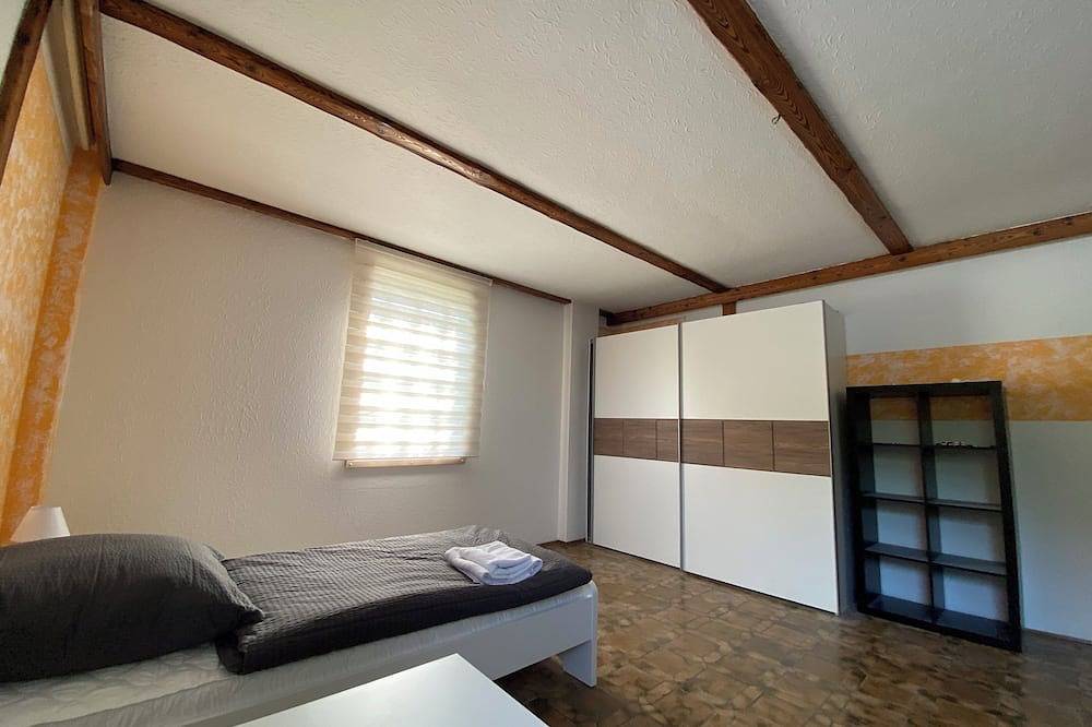 Ganze Wohnung, Apartment mit 5 Schlafzimmern Küche u. Bad\nideal für Monteure in Rastatt, Nordschwarzwald