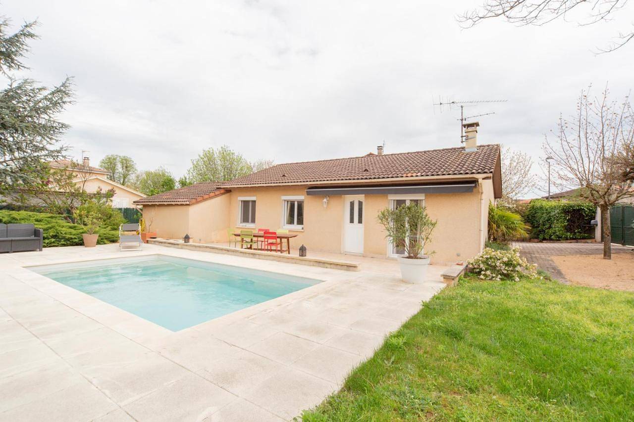 Villa du Lac des Sablons in Belleville, Beaujolais