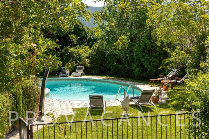 Location de vacances pour 10 personnes, avec piscine et jardin à Bargemon - 4