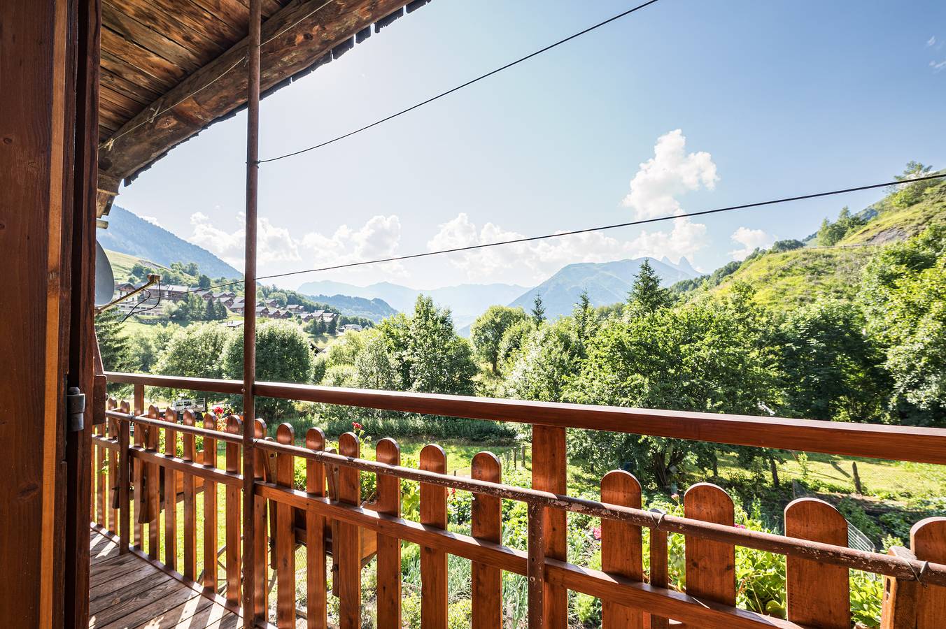 Casa de vacaciones 'Pré-vernay' con vistas a la montaña, terraza privada y jardín compartido in Saint-Jean-d'Arves, Región de Saint-Jean-de-Maurienne