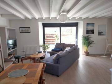 Gîte pour 8 personnes, avec jardin, animaux acceptés à La Ville-ès-Nonais