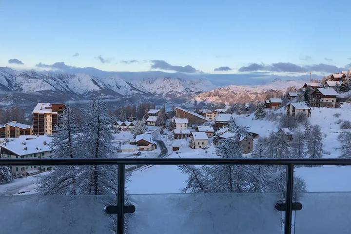 Gîte pour 4 personnes, avec terrasse, adapté aux familles dans Valberg (Niza) - 2