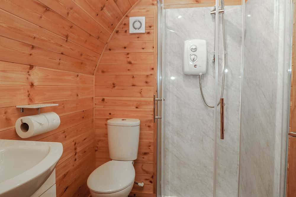 Beech, romantic, with hot tub in Ulverston in Lake District