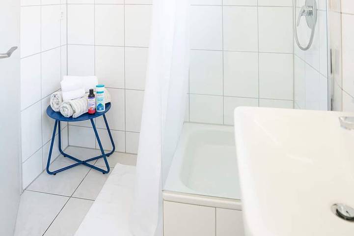 Ganze Wohnung, Blauwal, stilvolle Wohnung, Wohnzimmer, Schlafzimmer, Bad, Küche, zentral in Ulm in Ulm, Schwaben