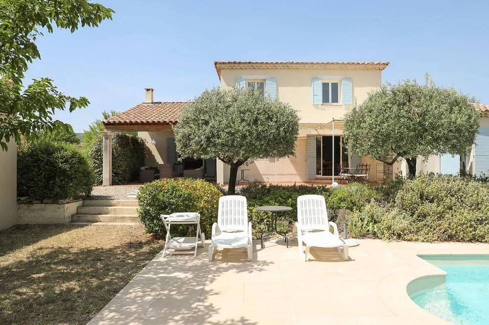 Quiet family friendly vacation home for 6 to 10 pers. in Cabrières-d'Avignon, Parc naturel régional du Luberon