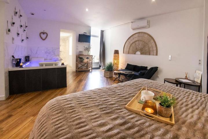 Gîte pour 2 personnes, avec jacuzzi ainsi que sauna et terrasse à Dole - 4