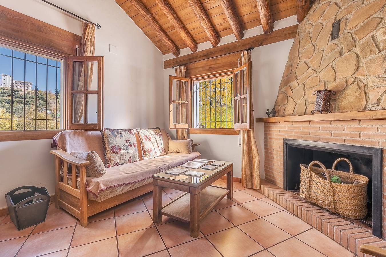 Maison de campagne "El Patio Casa Rural" avec vue sur la montagne, Wi-Fi et climatisation in Castril, Géoparc de Grenade