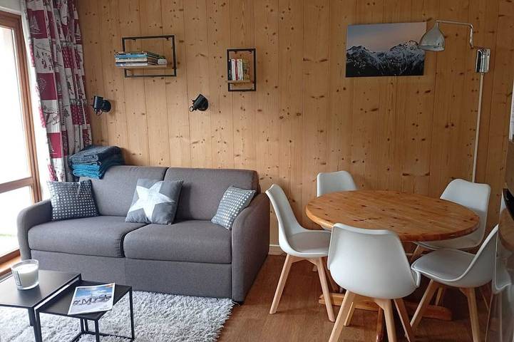 Location de vacances pour 8 personnes, avec balcon et piscine à Saint-François-Longchamp