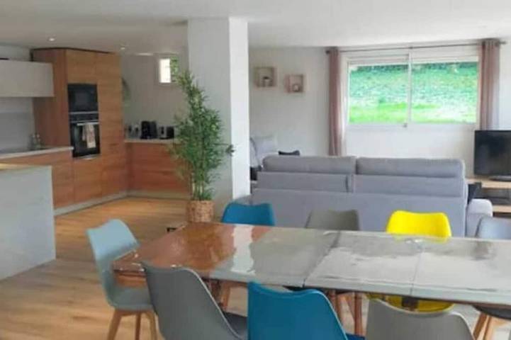 Maison de vacances pour 10 personnes, avec jardin et balcon à Feyzin