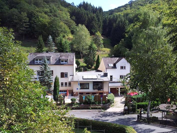 Ferienhaus für 21 Personen, mit Pool und Garten sowie Ausblick und Sauna, mit Haustier in Loreley