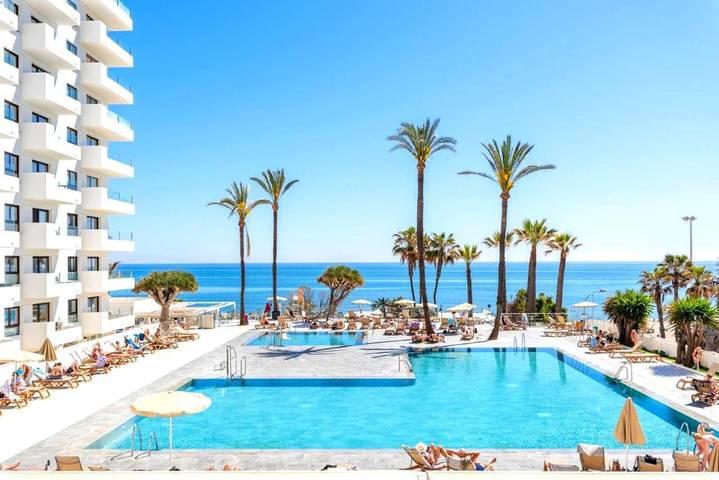 Apartahotel para 4 personas, con Balcón y Terraza además de Jardín y Piscina en Torremolinos