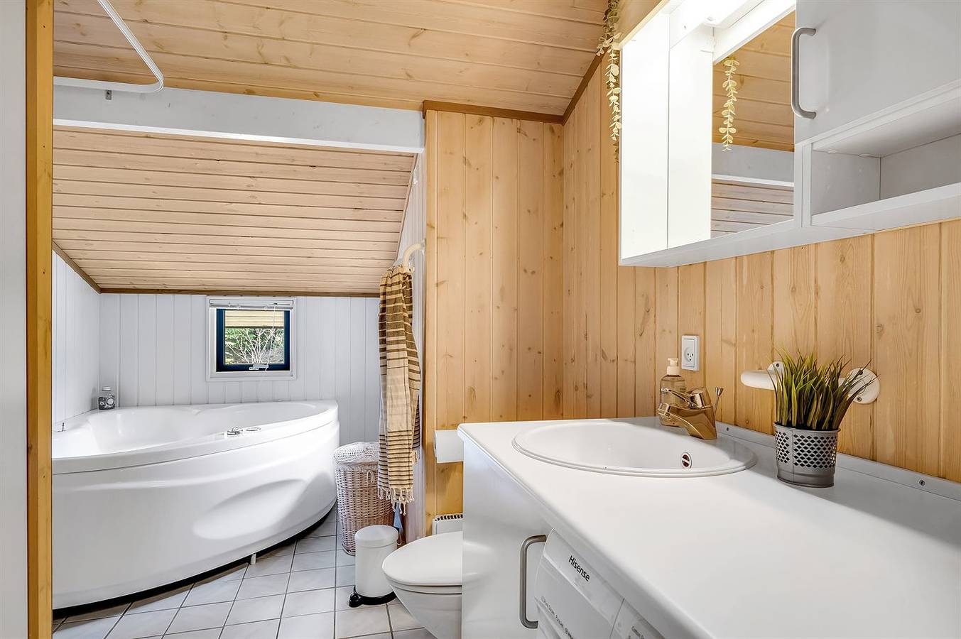 Amazing home in Ålbæk w/ 4 Bedrooms in Lodskovvad, Ålbæk