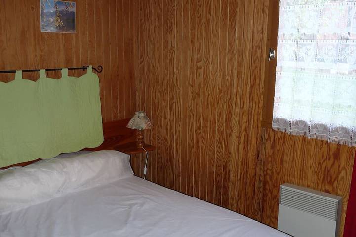 Chalet pour 4 personnes, avec terrasse et jardin, animaux acceptés dans Lac des Settons - 2