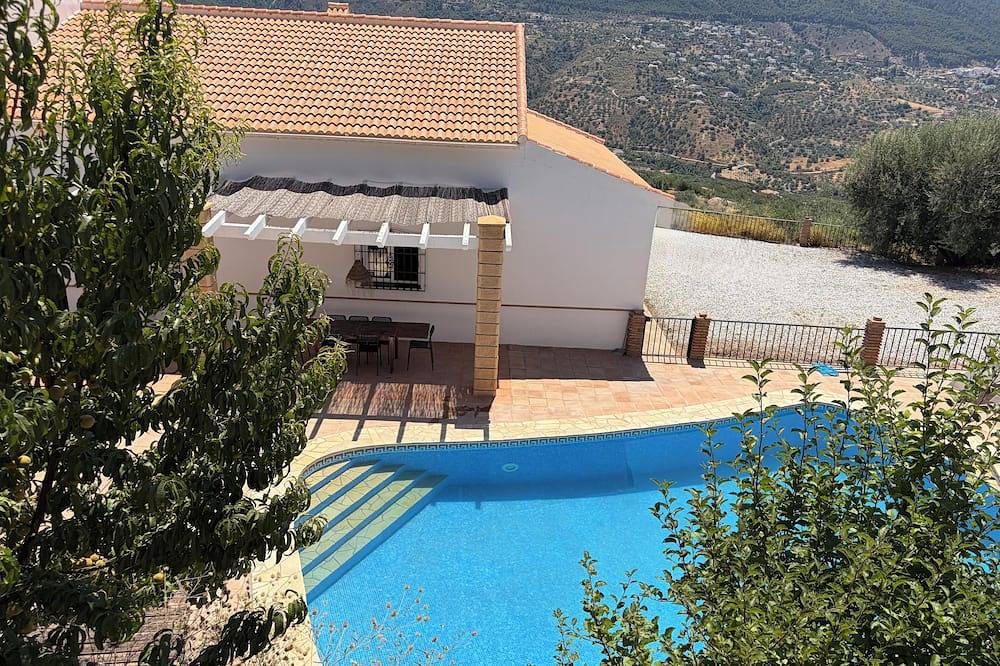 Wunderschöne geräumige Villa mit fantastischem Ausblick und privatem Schwimmbad in Alcaucín, Cordillera Penibética