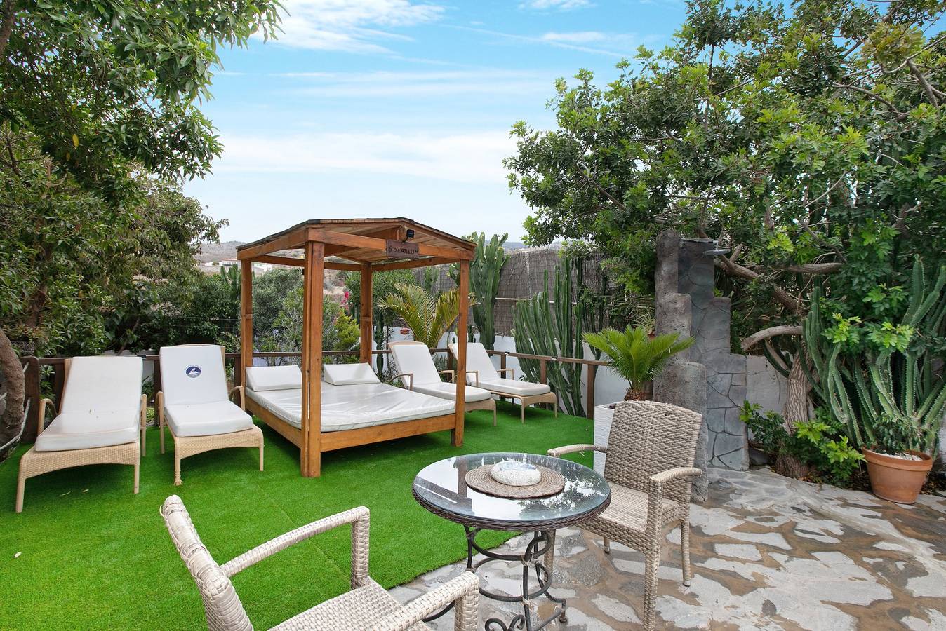 Vacation Home "Casa Candelaria" with Views of El Teide, Private Pool & Wi-Fi in Cruz del Roque, Arico
