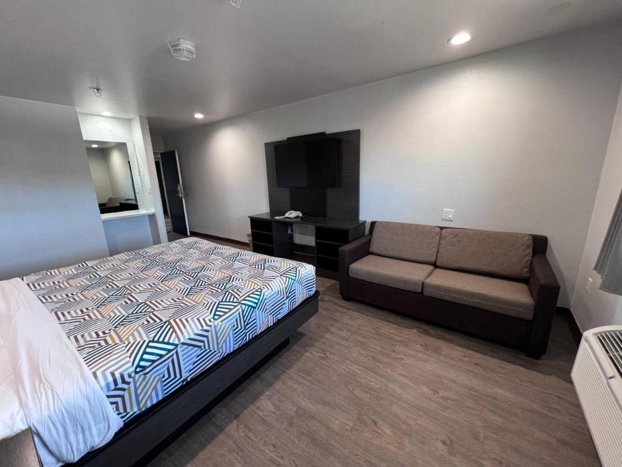 Apartamento entero, Ms6 Bullhead | 1 cama king | Acceso  movilidad in Lake Mohave, Bullhead City