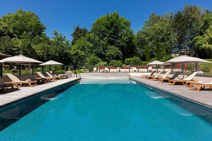 Appart’hôtel pour 2 personnes, avec Terrasse ainsi que Jardin et Piscine